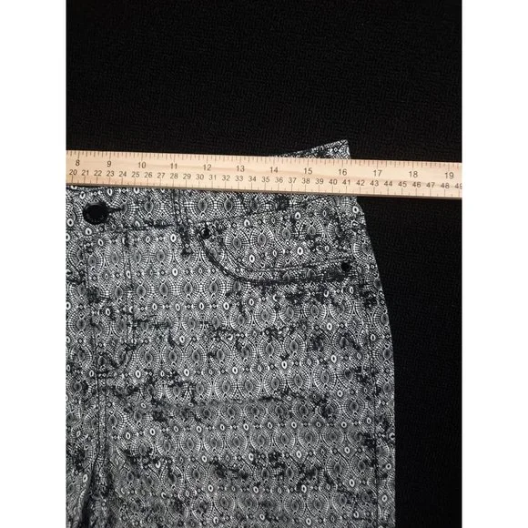 Bandolino Amy Short-Black Stamp Melody-Size 10 - Picture 5 of 7